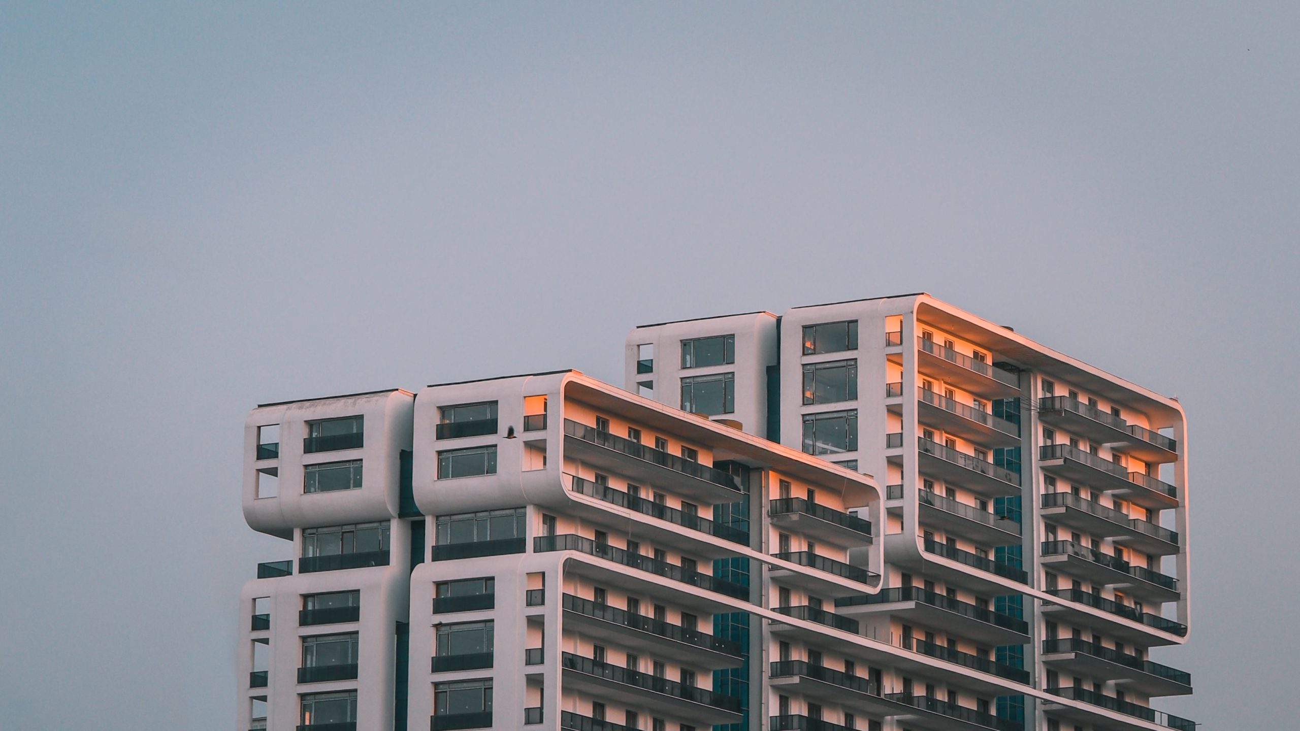 Stunning modern architectural building captured against a sunset sky in Samsun, Türkiye.